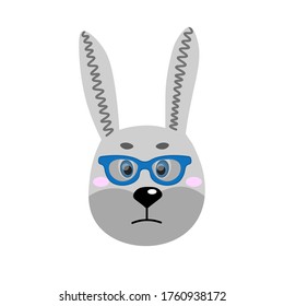 Colorida cara de liebre vectorial lindo en gafas de sol. Un objeto sobre un fondo blanco. Dibujo plano de caricatura. Un animal gracioso de Emoji. Emoción de sonrisa vergonzosa. Icono de plantilla. Logo, conejo de pegatinas.