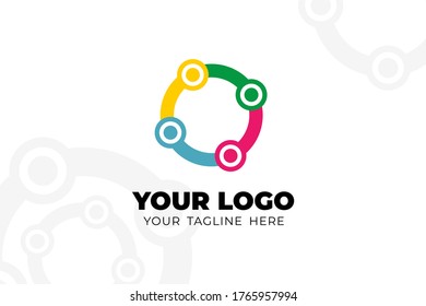 Plantilla De Logo De Trabajo En Equipo Colorido Aislado. En la gente moldea el concepto de diseño para su equipo de negocios, trabajador de la empresa, grupo social, evento de colaboración y muchos más