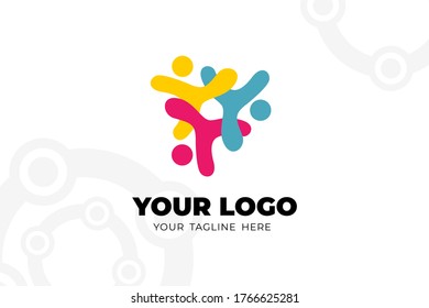 Plantilla De Logo De Trabajo En Equipo Colorido Aislado. En la gente moldea el concepto de diseño para su equipo de negocios, trabajador de la empresa, grupo social, evento de colaboración y muchos más