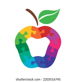 Vector de manzana de rompecabezas colorido aislado sobre fondo blanco.