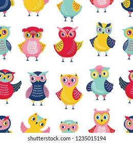 Colorful seamless pattern with adorable owls on white background. Backdrop with cartoon smart forest birds. Childish vector illustration in flat style for wrapping paper, fabric print, wallpaper.