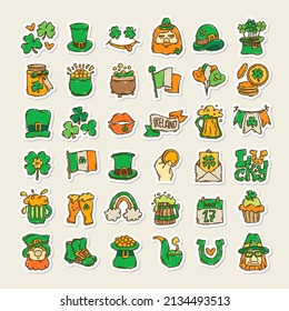 Colorida pegatina pintada a mano estilo doodle del Día de San Patricio con un sencillo efecto grabado. Pequeña colección de símbolos y elementos irlandeses de vacaciones.