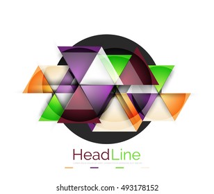 Triángulos coloridos sobre fondo blanco. Plantilla de banner geométrico moderna con espacio de copia