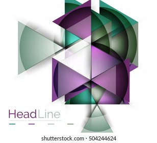 Triángulos coloridos sobre fondo blanco. Plantilla de banner geométrico moderna con espacio de copia