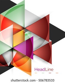 Triángulos coloridos sobre fondo blanco. Plantilla de banner geométrico moderna con espacio de copia