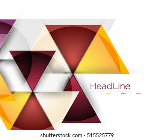 Triángulos coloridos sobre fondo blanco. Plantilla de banner geométrico moderna con espacio de copia