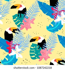 Colorful tropical seamless pattern with toucan and leaves. Vector hand drawn illustration.