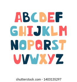 Alfabeto vectorial colorido para niños de fondo blanco. Letras superiores con trazo textural. Diseño compacto para portada de libros, afiche, tarjeta, impresión en ropa de bebé, almohada.