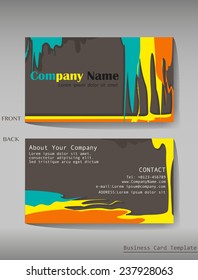 Una tarjeta de llamada colorida sobre un fondo gris