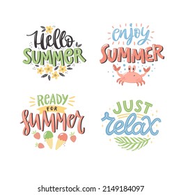 Farbenfrohe Sommerschrift im modernen Stil. Handgezeichnete Feriendekorationen. Isolierte Vektorgrafik-Designs mit Sommerelementen. Vektortypografie-Sammlung.