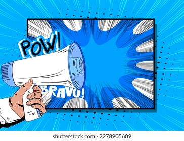 La mano de la historieta sostiene a Megaphone. Ilustración de caricatura de un altavoz sobre fondo de historietas azules. Concepto de mensaje de anuncio de Pop Art.
