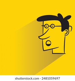 personaje masculino cómico de la cara con la sombra sobre fondo amarillo