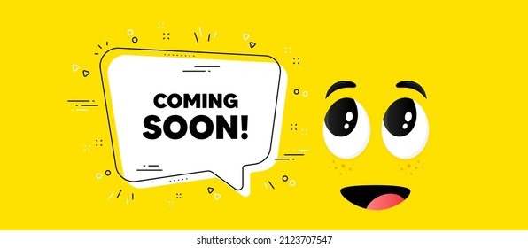 Próximamente el texto. Caricatura frente al fondo de la burbuja de chat. Cartel de promoción. Nuevo símbolo de lanzamiento de producto. Próximamente el mensaje de chat. Sonrisa de carácter en segundo plano. Vector