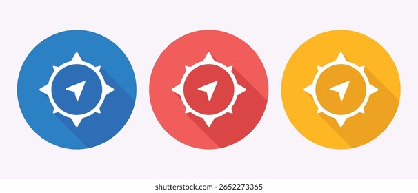 Iconografía de la brújula que presenta tres Variantes de color distintas contra un diseño ilustrativo de fondo blanco