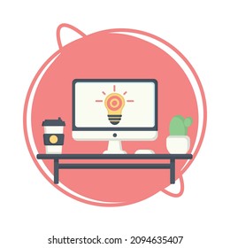 Computer-Schreibtisch mit Computer, Kaffee- und Hauspflanze