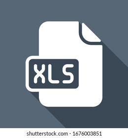 Archivo de equipo, símbolo xls. Icono plano blanco con una sombra larga sobre fondo azul
