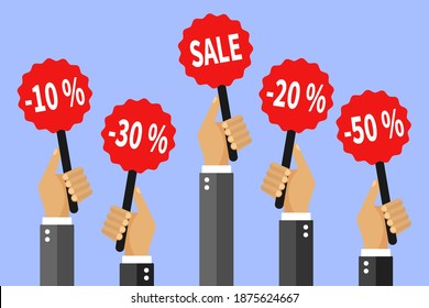 Concepto de descuento. Muchas manos sostienen carteles con ventas. Ilustración de vectores coloridos en estilo plano