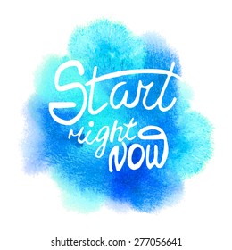 Konzeptuelle handgeschriebene Phrase Beginnen Sie jetzt mit abstraktem mehrfarbigem Aquarell-Splash. Handgezeichnete Tee-Grafik. T-Shirt handgeschriebenes kalligraphisches Design. Schriftdesign. Vektorgrafik