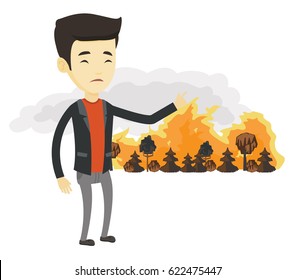 Hombre asiático preocupado señala el bosque en llamas. Hombre parado en el fondo de un gran incendio forestal. Concepto de destrucción ambiental. Ilustración de diseño plana vectorial aislada en fondo blanco.