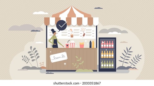 Puesto de concesiones con comida rápida, aperitivos y bebidas tienda el concepto de persona pequeña. Tienda minorista con ilustraciones vectoriales de servicio de bebidas y comida al aire libre. Venta de dulces y refrescos en el mercado de carpas callejeras.