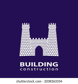 Konzept der Bauindustrie. Baulogo. Silhouette einer Festung mit Türmen und Toren in Violett für Ihr Design.  EPS10.