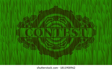 Texto de concurso dentro del césped de un emblema realista. Eco delicado fondo. Ilustración artística. 