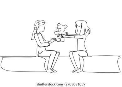Desenho de linha contínua de duas jovens meninas sentadas e compartilhando um ursinho de pelúcia, simbolizando bondade, amizade e gestos reconfortantes. Dia Nacional dos Atos Aleatórios da Luz, apoio a um amigo com câncer
