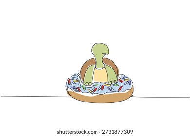 Desenho de linha contínua de tartaruga verde adorável para conceito de sobremesa doce apresenta animal bonito sentado dentro da rosquinha. Arte colorida representa um tema de dia internacional da comida com um réptil brincalhão