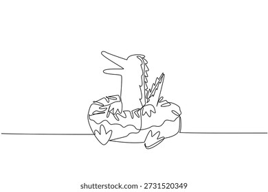 Dibujo de línea continua de cocodrilo juguetón muestra un animal lindo acostado dentro de la rosquilla con espolvoreo para el concepto de postre. Diseño único con reptil de pantano para un día internacional de la comida en minimalista