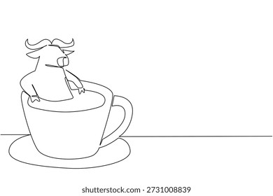 Kontinuierliche Linienzeichnung von starken Büffeln zeigt süße Tier Einweichen in heißen Kaffeetasse für Naturkonzept. Einzigartiges Design mit dem Safari-Säugetier für ein internationales Kaffeetag-Thema in minimalistischer