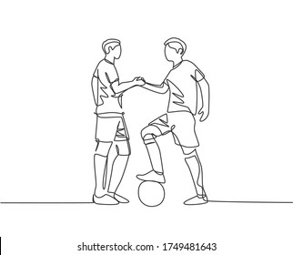 Dibujo continuo de dos futbolistas y apretón de manos para mostrar la deportividad antes de comenzar el partido. Respeto en el concepto de deporte de fútbol. Ilustración vectorial de una línea