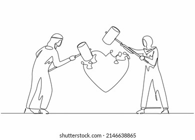 Continuous one line drawing angry Arab couple husband and wife using big hammer to hit broken heart shape. Marriage problem, divorce, violence in broken relationship. Single line design vector graphic