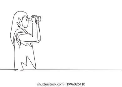 Continuous one line drawing Arab woman looking in distance with binoculars. Enjoy beauty of nature as far as the eye can see. Find something interesting. Single line design vector graphic illustration