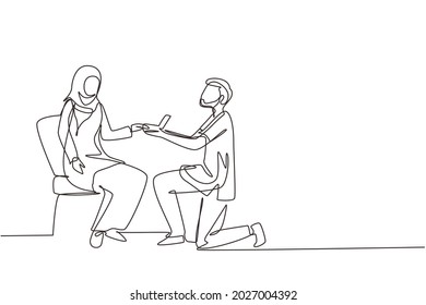 Continuous one line drawing Arab man makes marriage proposal woman and gives ring. Happy couple getting ready for wedding. Bride and groom celebrate engagement. Single line draw design vector graphic