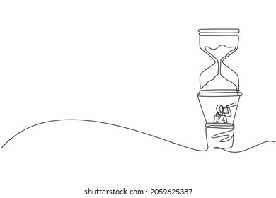Una línea continua dibujando a una mujer de negocios árabe en globo aerostático mirando con telescopio. Administración de tiempo de negocios. Éxito, campeón, sandglass. Ilustración vectorial de diseño de líneas simples