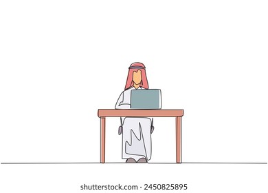 Línea continua dibujando a un empresario árabe sentado y escribiendo en una computadora portátil. Preparar datos importantes para presentarlos frente a nuevos inversores. Agitado. Ilustración vectorial de diseño de dibujo de una sola línea