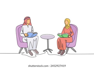 Continuous one line drawing Arab man woman sitting reading on sofa. Reading focus in living room. Fun hobby. Relieve fatigue from daily activities. Book festival. Single line draw vector illustration