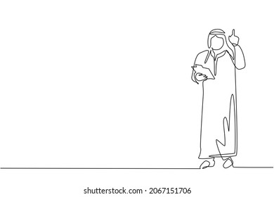 Continuous one line drawing Arabian businessman wearing traditional clothes holding clipboard and pointing index finger up. Person keeping file pad in hand. Single line draw design vector illustration