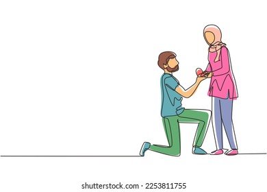Continuous one line drawing Arabian man kneeling holding engagement ring proposing woman marry him happy marriage wedding  Guy knees proposing girl to marry  Single line draw design vector graphic