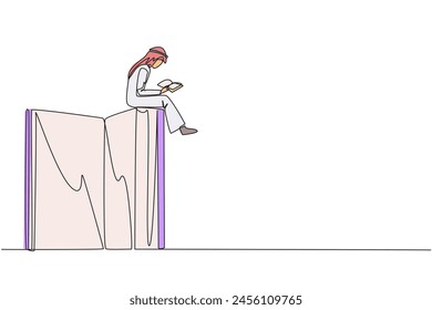 Continua línea que dibuja a un hombre árabe sentado en un gran libro abierto leyendo un libro. El aprendizaje serio y centrado aumenta la comprensión. Concepto de festival del libro. Ilustración vectorial de diseño de dibujo de una sola línea
