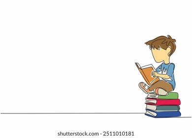 Continuo una línea de dibujo de niño sentado relajado leyendo en una pila de libros con pasión. Aumentar la alfabetización mediante la lectura. Día Nacional de la Lectura en América. Ilustración vectorial de diseño de dibujo de línea única