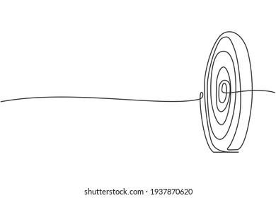 Continuous one line drawing of circle target dartboard. Focus and concentration exercise sport. Business target metaphor concept. Minimalist trendy single line draw design vector graphic illustration