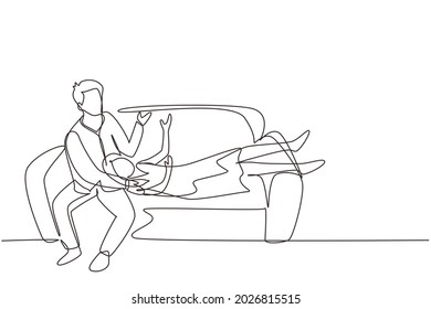Continuous one line drawing couple sitting together couch is taking relaxing break  Man   woman lying sofa   reading book in lounge room  Single line draw design vector graphic illustration
