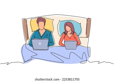 Continuous one line drawing Couple in bed. Man and woman with laptop surfing internet. Happy marriage activity before sleep. Romantic couple resting at bedroom. Single line draw design vector graphic