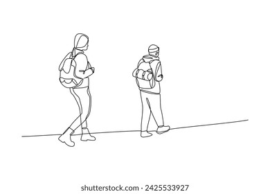 Mapa de ruta de lectura de equipo de senderismo, binocular y mochilas de senderismo de una sola línea que dibuja pareja hombre mujer senderistas. Buscando dirección, ubicación de trekking. Ilustración vectorial de diseño de línea simple