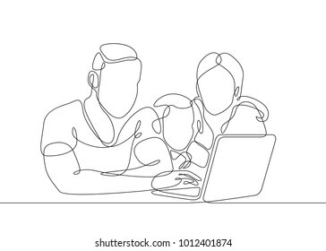 Continuous one line drawing family sitting at the laptop