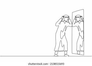 Una línea contínua que atrae a frustrado hombre de negocios árabe se ve a sí mismo fracasado en el espejo. Problemas de salud mental. Ansiedad y falta de autoconfianza. ilustración vectorial de diseño de línea única