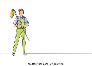 Un contínuo dibujo de una sola línea feliz miembro del personal de limpieza es sujetando cuchara con guantes sobre fondo blanco. Concepto de personas diferentes como trabajar en el servicio de limpieza. Vector de diseño de tracción de línea única