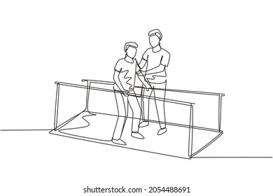 Continuous one line drawing isometric doctor physiotherapist helping male patient using leg prosthesis to take first step. physical therapy of people with disabilities. Single line draw design vector svg