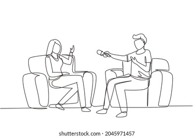 Continuous One Line Drawing Journalistic Interview. Coworker, Colleagues Small Talk, Conversation. Journalist, Interviewer With Businesswoman Communicating. Single Line Draw Design Vector Illustration